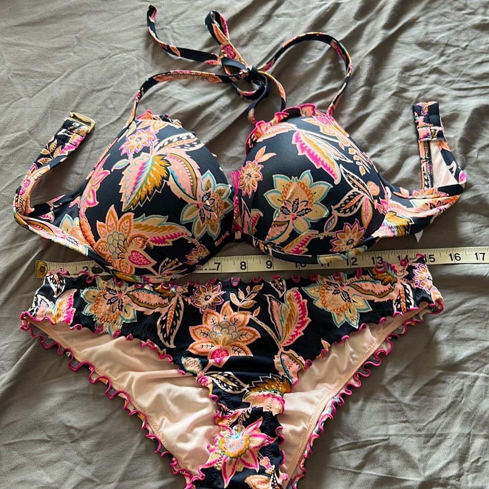 Shade and shore 36 D bikini top and bottom